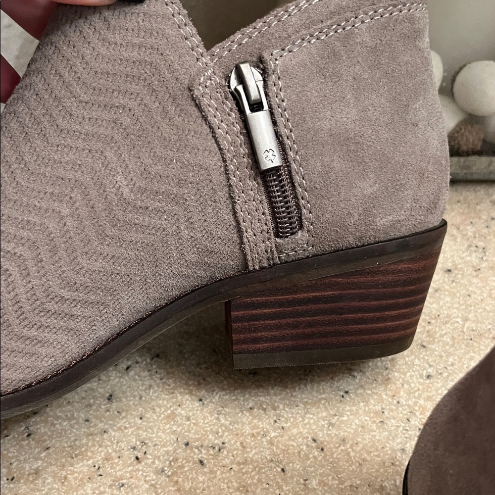 Lucky Brand Taupe Textured Ankle Boots- Brand New Leather Upper - Picture 5 of 8